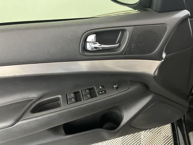 2015 INFINITI Q40 4dr Sdn AWD