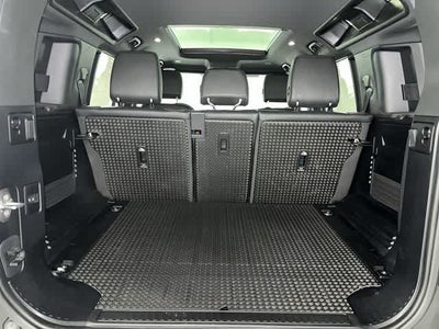 2023 Land Rover Defender SE