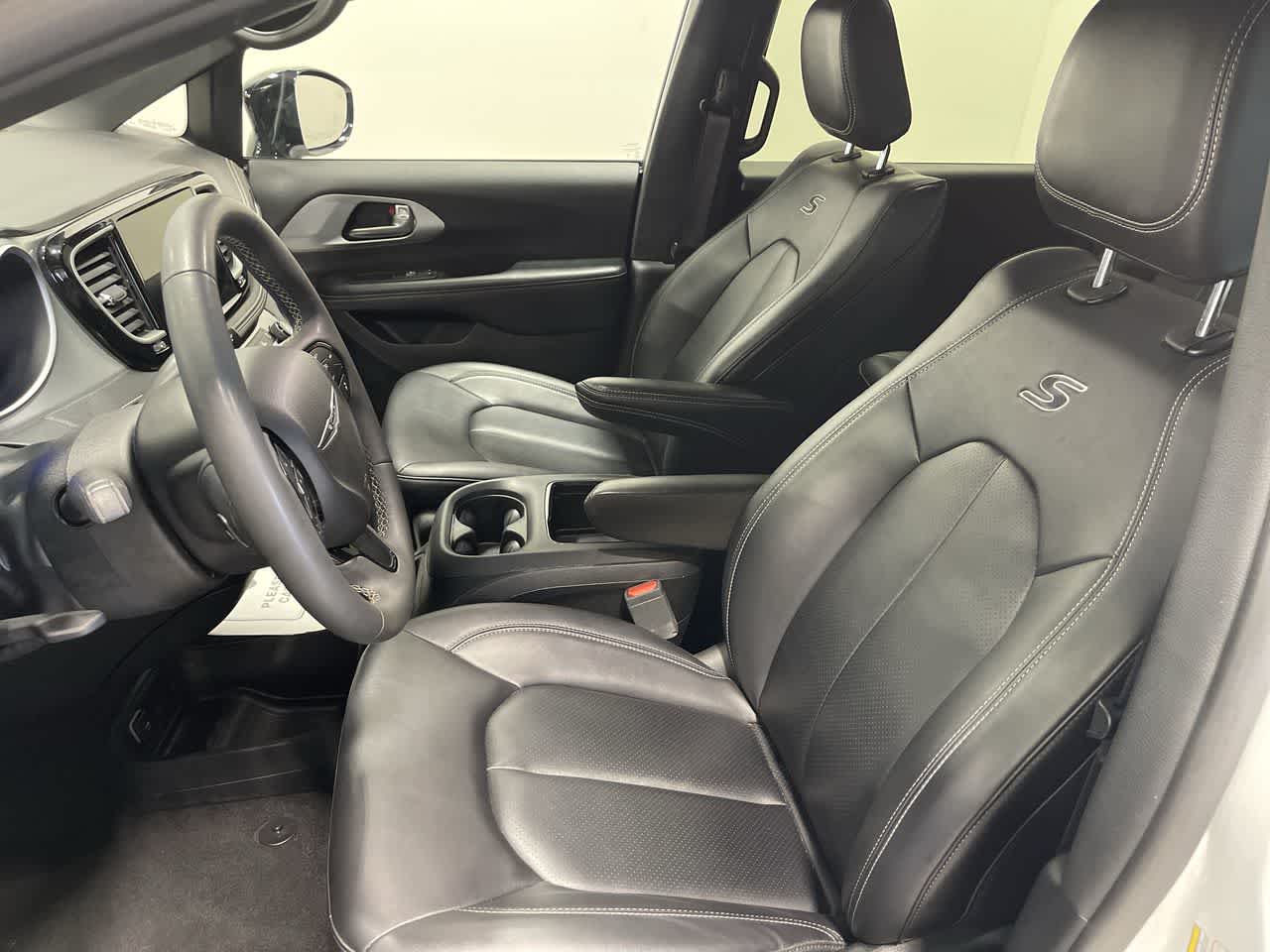 2024 Chrysler Pacifica Hybrid S Appearance Pkg