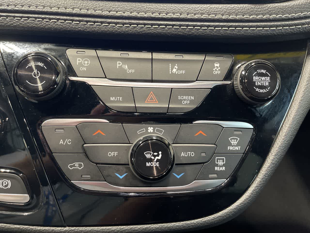 2024 Chrysler Pacifica Hybrid S Appearance Pkg