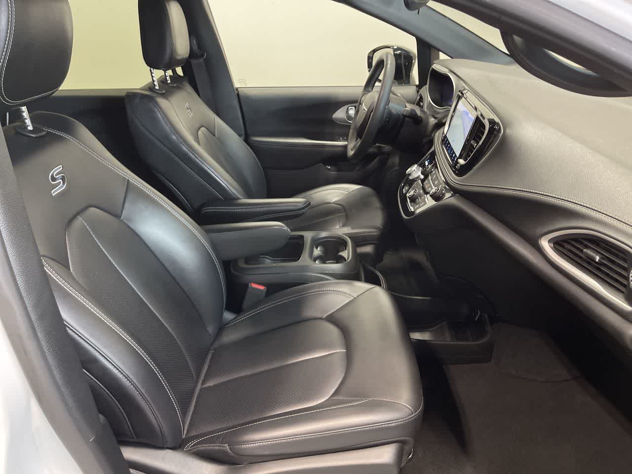 2024 Chrysler Pacifica Hybrid S Appearance Pkg