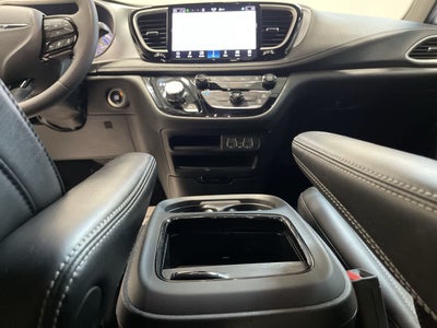 2024 Chrysler Pacifica Hybrid S Appearance Pkg
