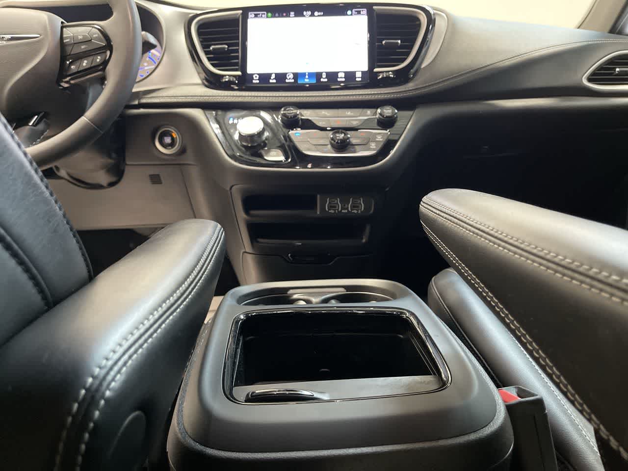 2024 Chrysler Pacifica Hybrid S Appearance Pkg