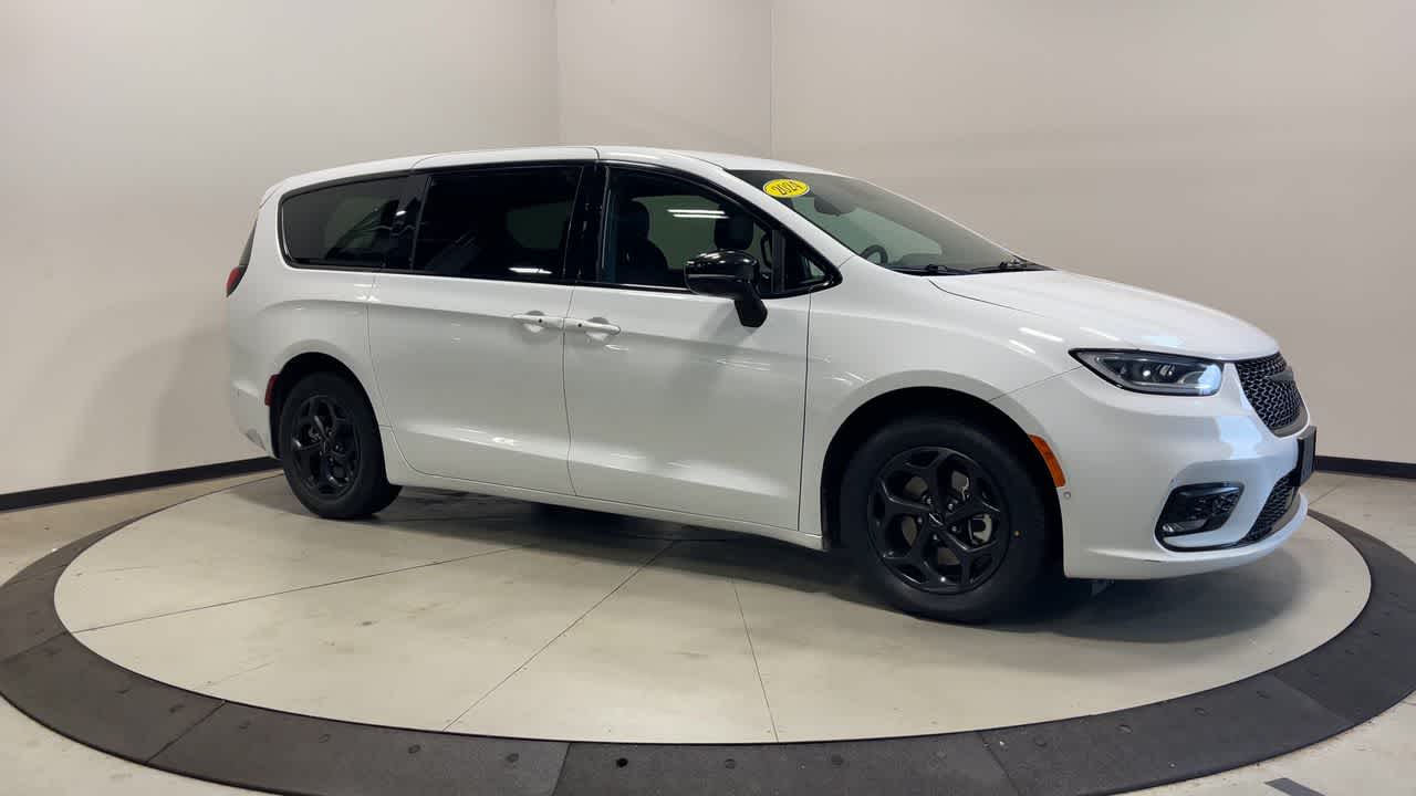 2024 Chrysler Pacifica Hybrid S Appearance Pkg