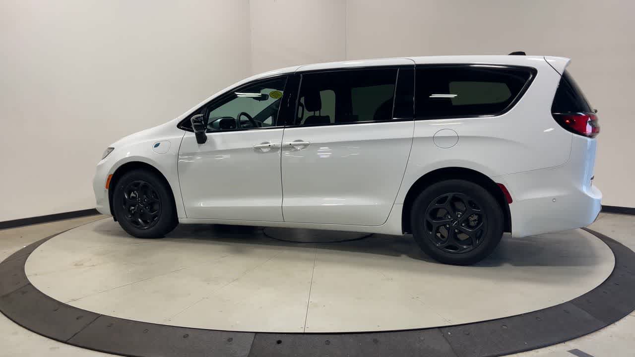 2024 Chrysler Pacifica Hybrid S Appearance Pkg