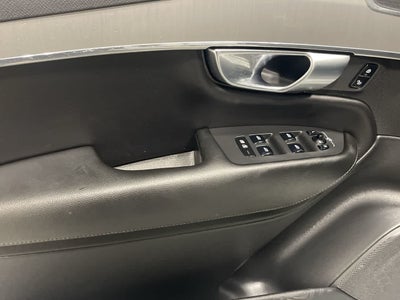 2022 Volvo XC90 Momentum