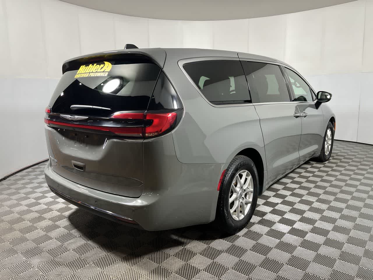 2025 Chrysler Pacifica Select