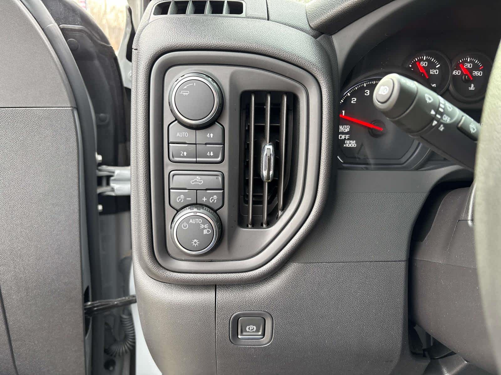 2024 Chevrolet Silverado 1500 Custom Trail Boss