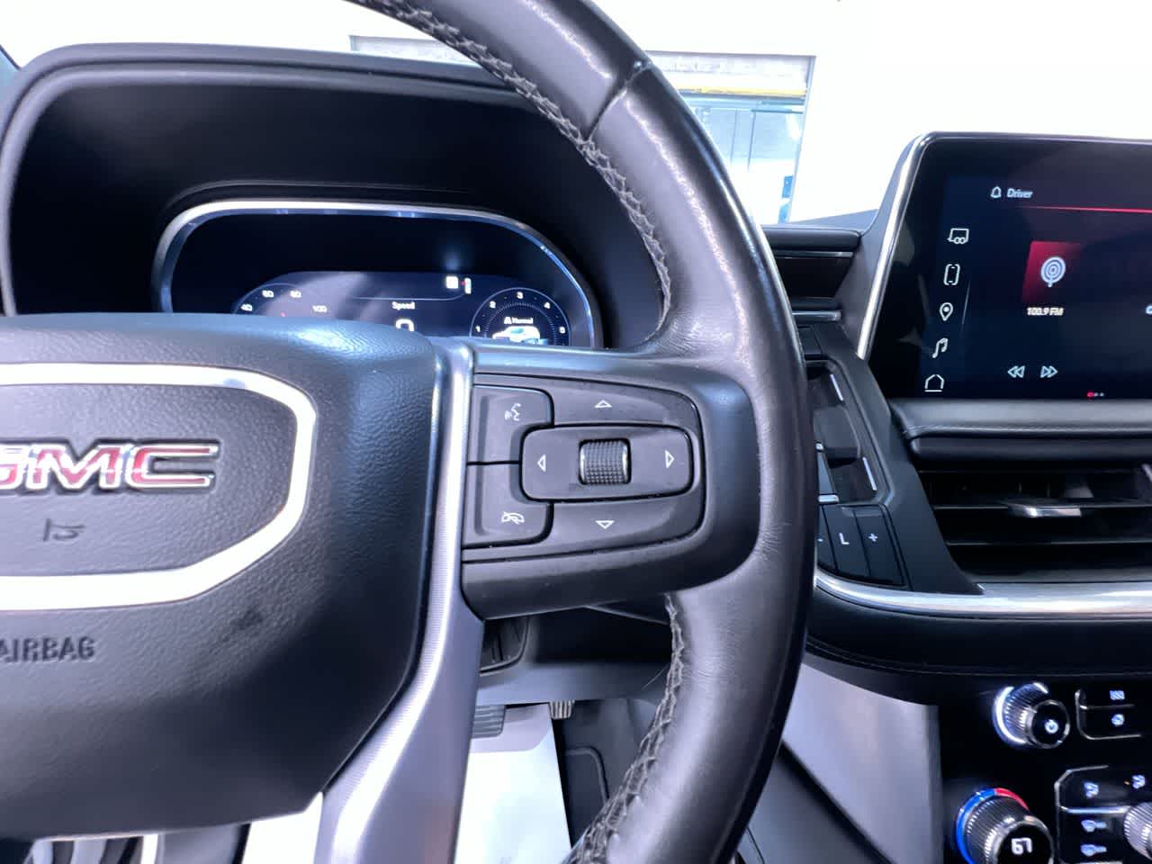 2022 GMC Yukon SLE