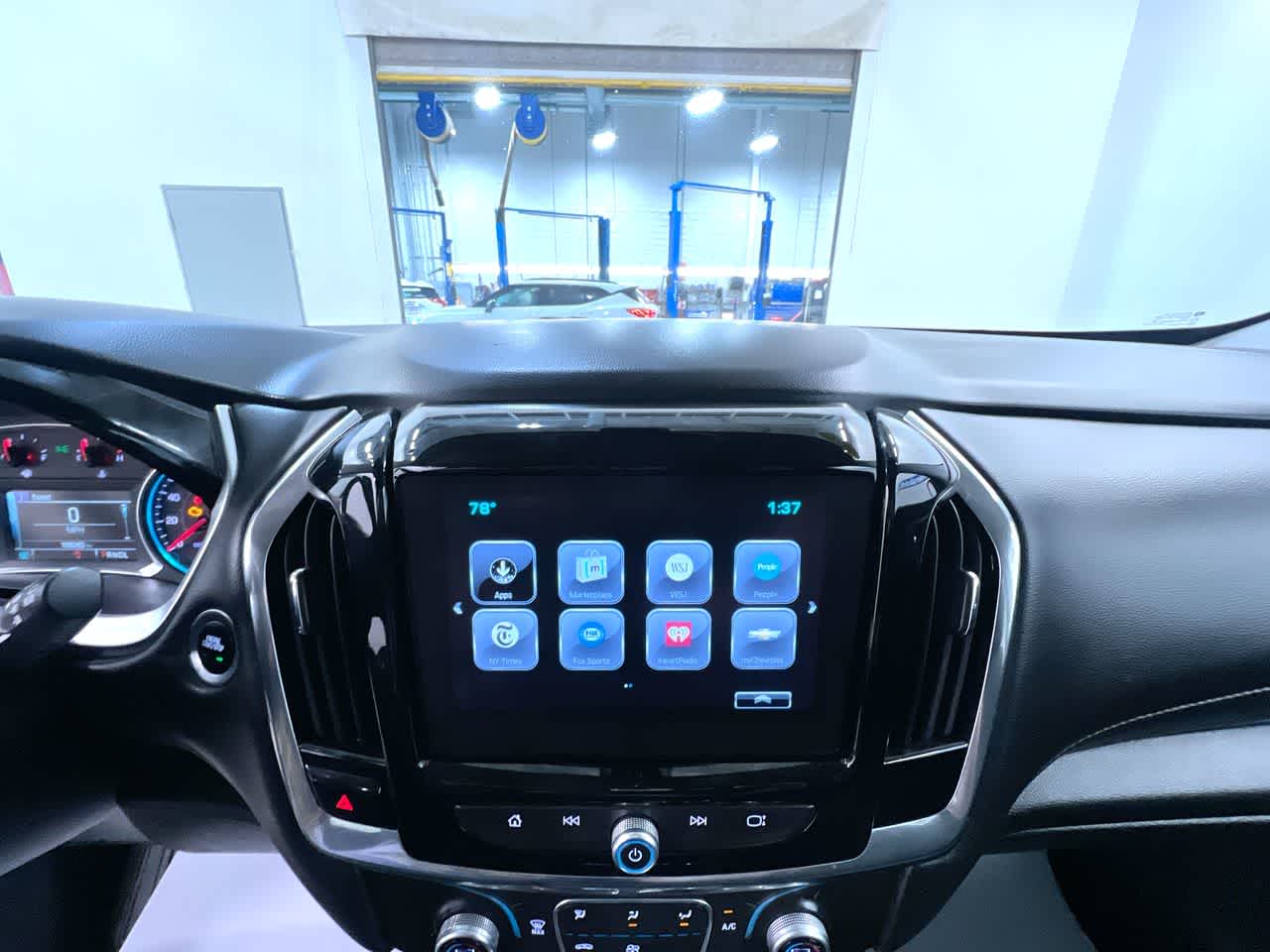 2018 Chevrolet Traverse LT Cloth