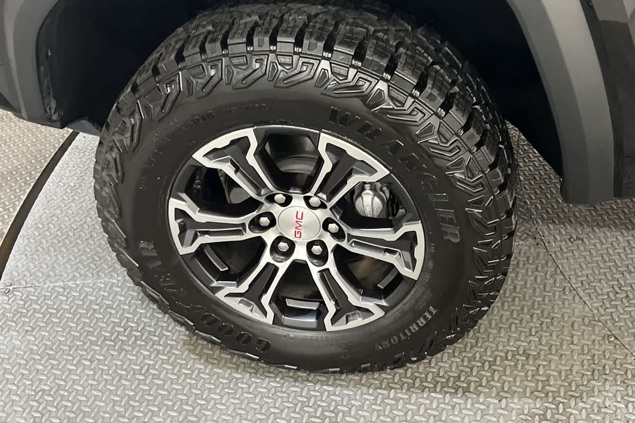 2023 GMC Canyon 4WD AT4