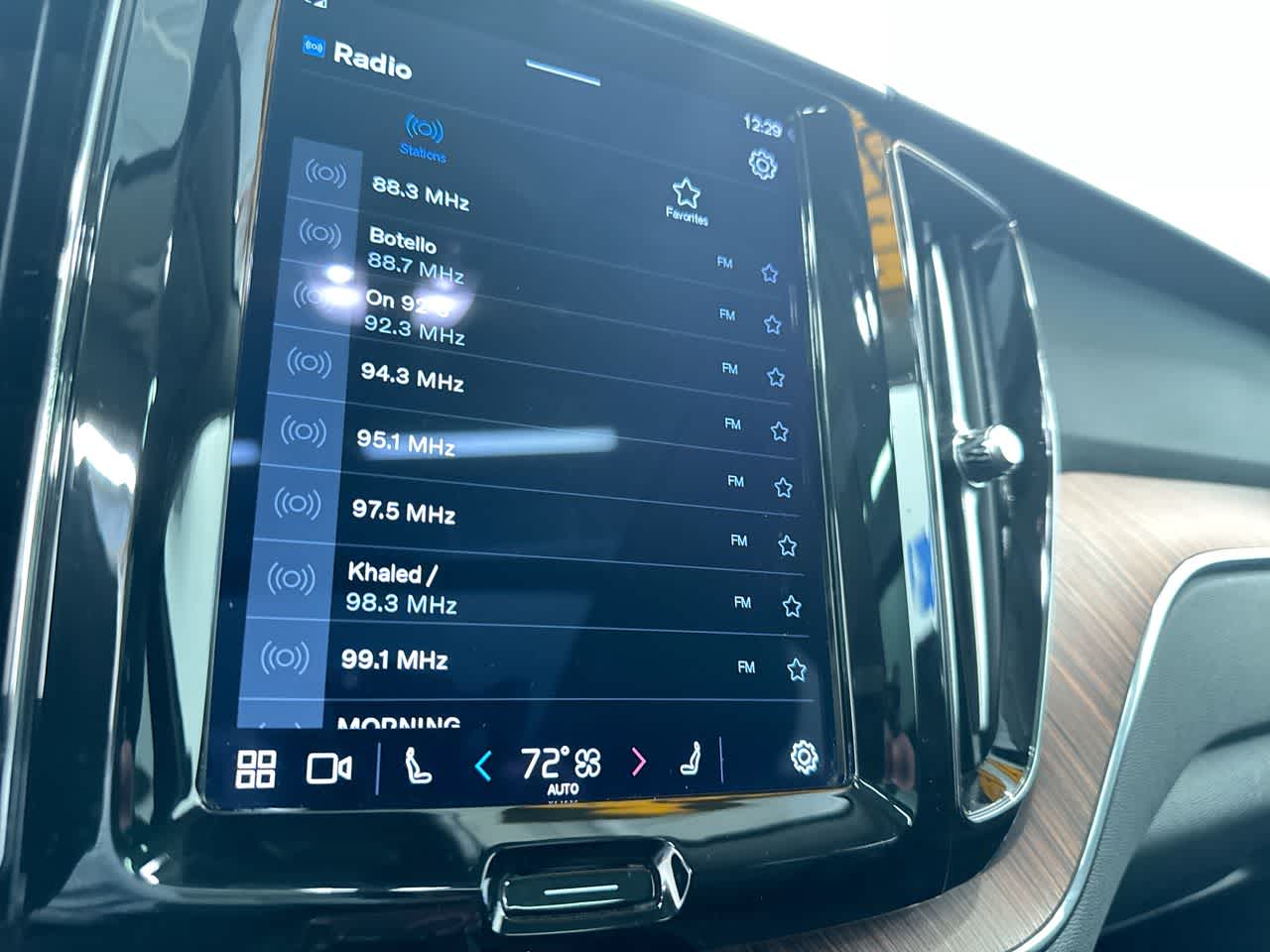 2023 Volvo XC60 Plus Dark Theme