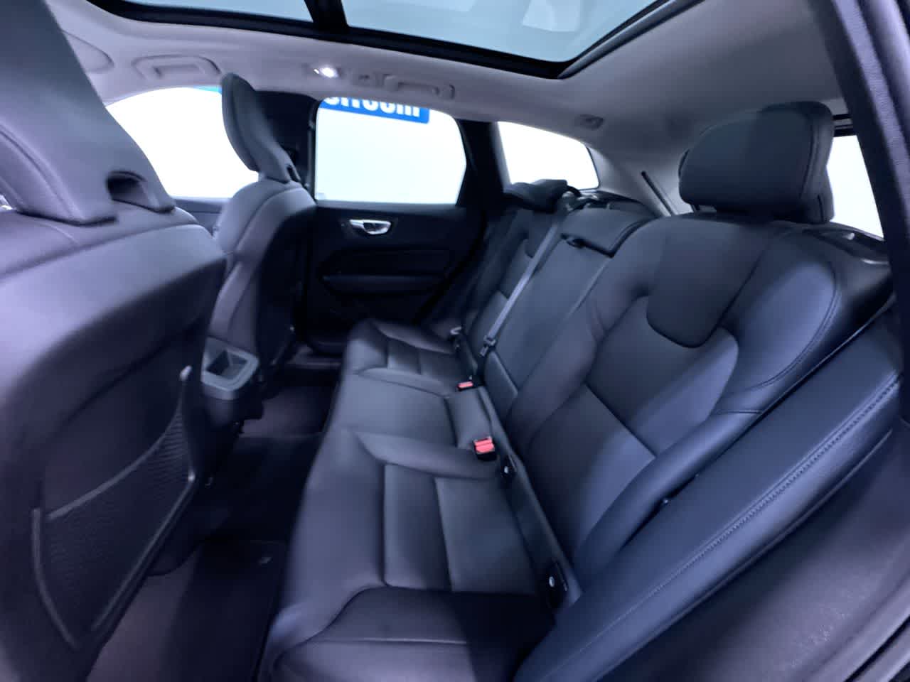 2023 Volvo XC60 Plus Dark Theme