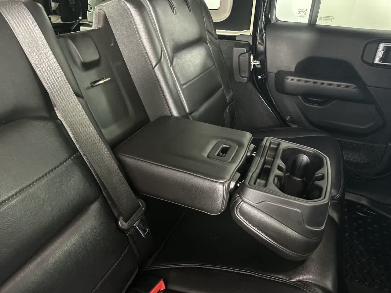 2020 Jeep Wrangler Unlimited Sahara Altitude