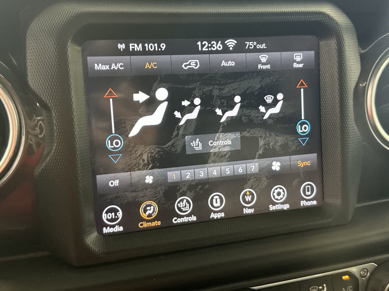 2020 Jeep Wrangler Unlimited Sahara Altitude