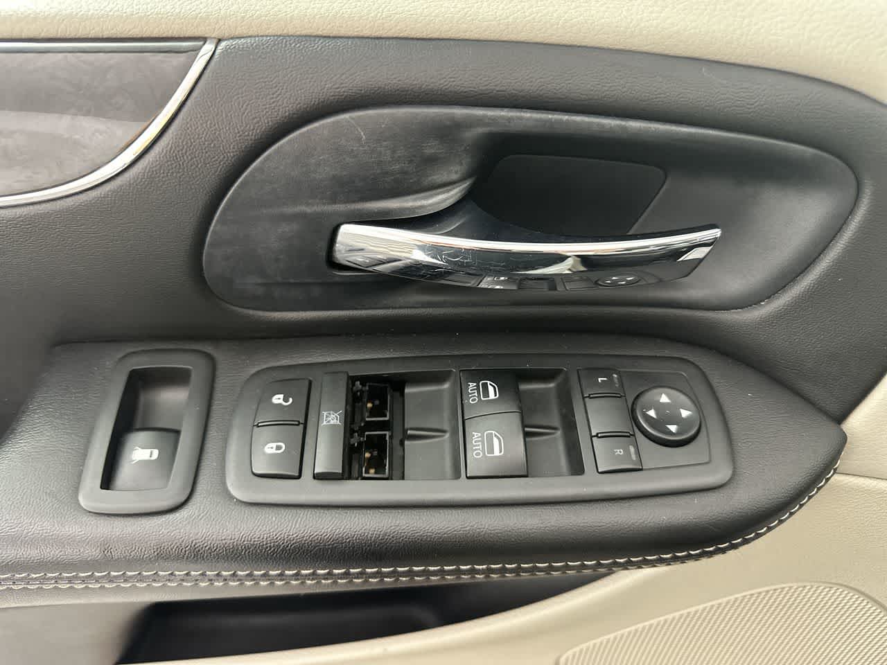 2013 Chrysler Town & Country Touring