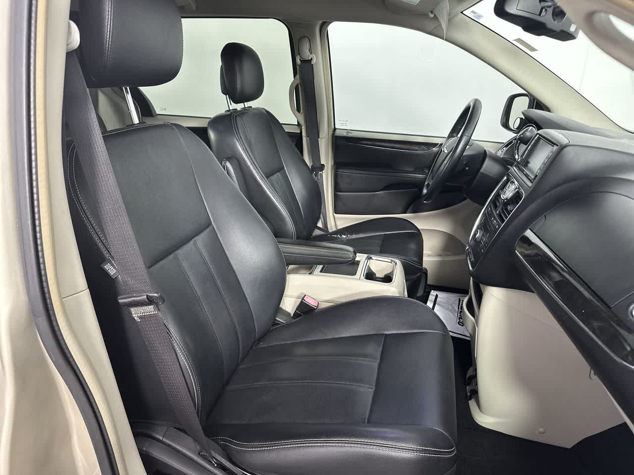 2013 Chrysler Town & Country Touring