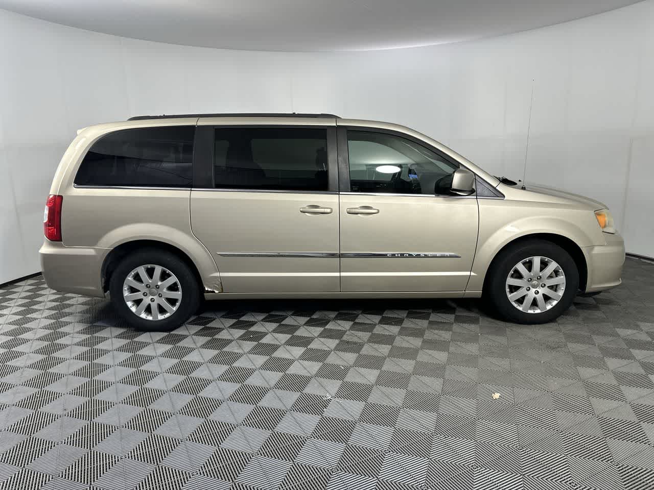 2013 Chrysler Town & Country Touring