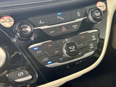 2024 Chrysler Pacifica SELECT