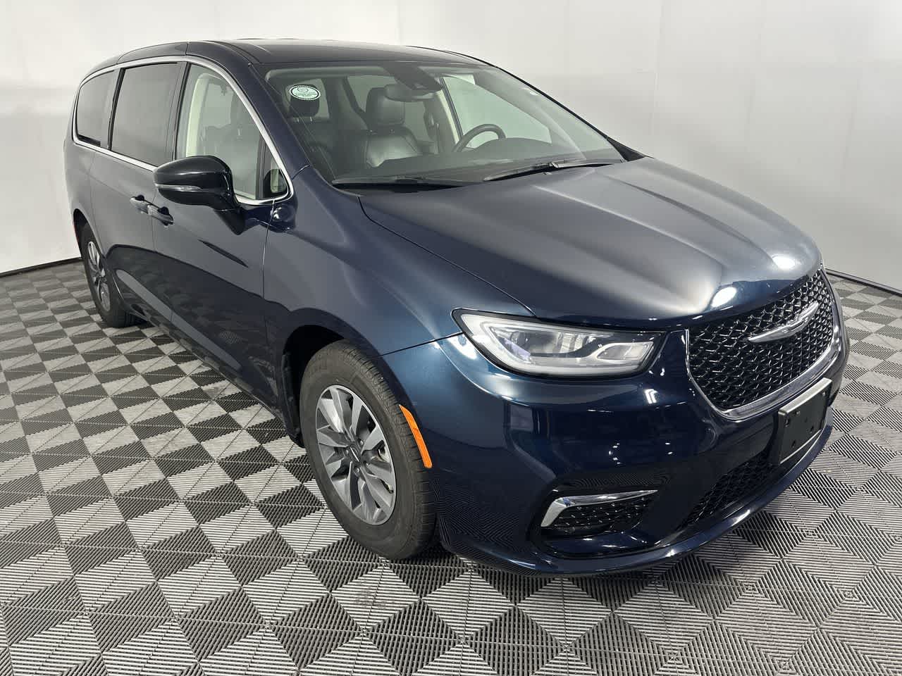 2024 Chrysler Pacifica SELECT