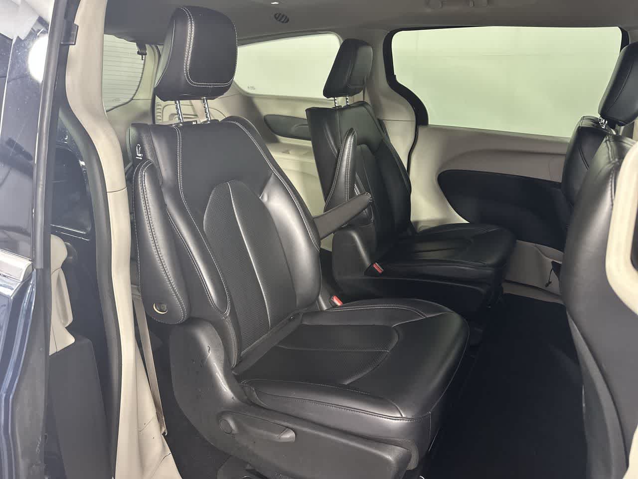 2024 Chrysler Pacifica SELECT