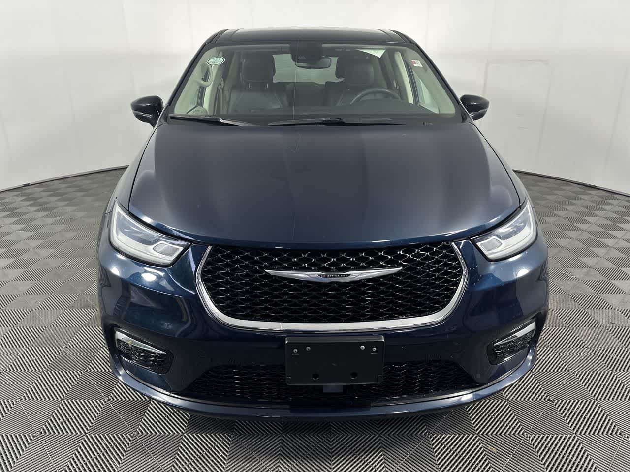 2024 Chrysler Pacifica SELECT