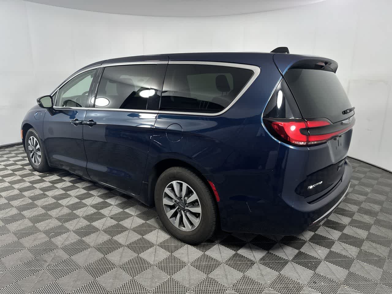 2024 Chrysler Pacifica SELECT