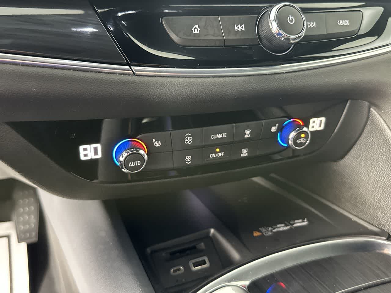 2022 Buick Enclave Essence