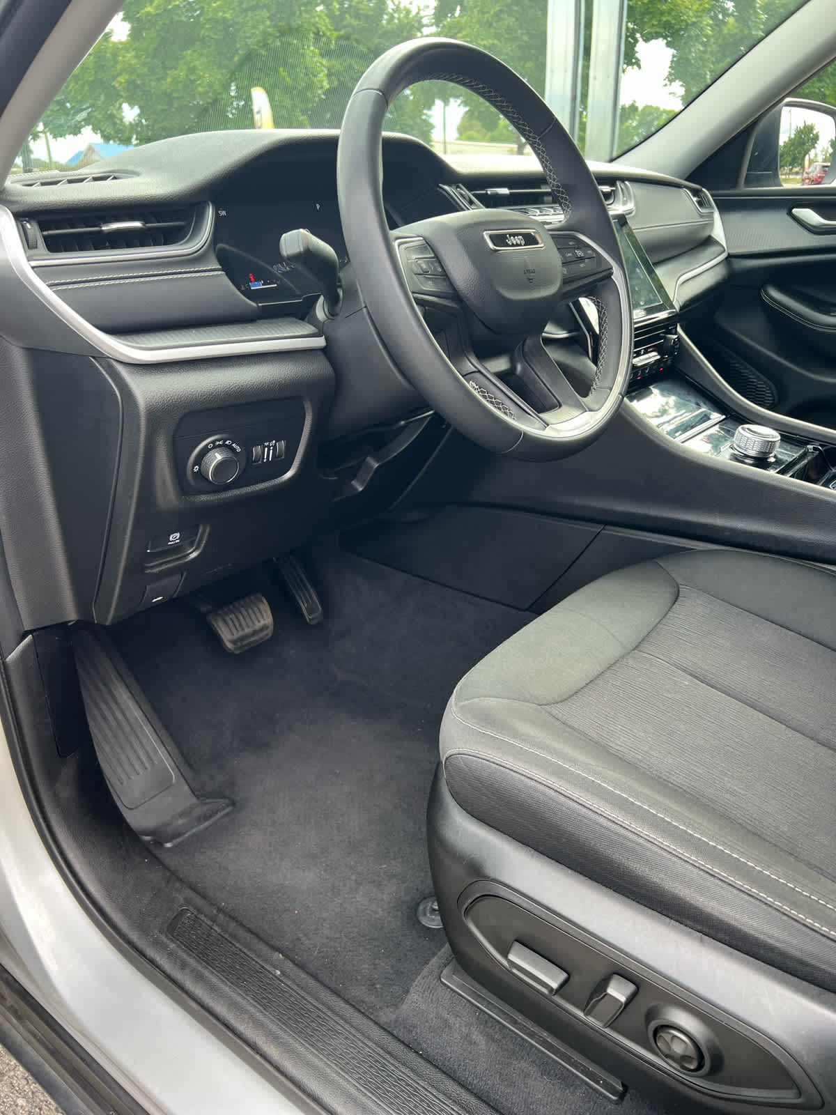 2023 Jeep Grand Cherokee L Laredo