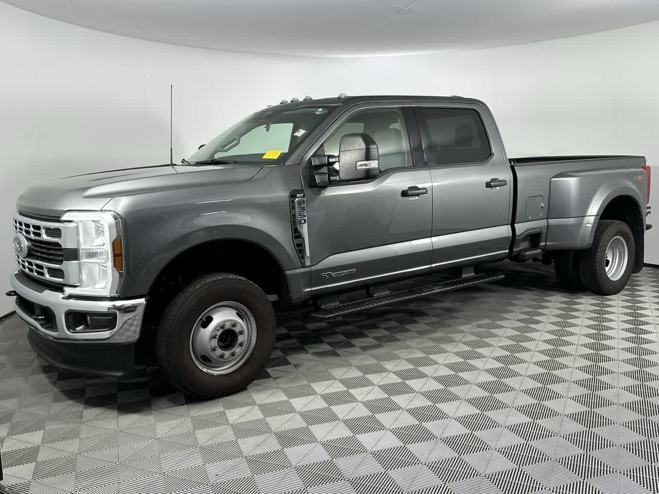 2025 Ford Super Duty F-350 DRW XLT