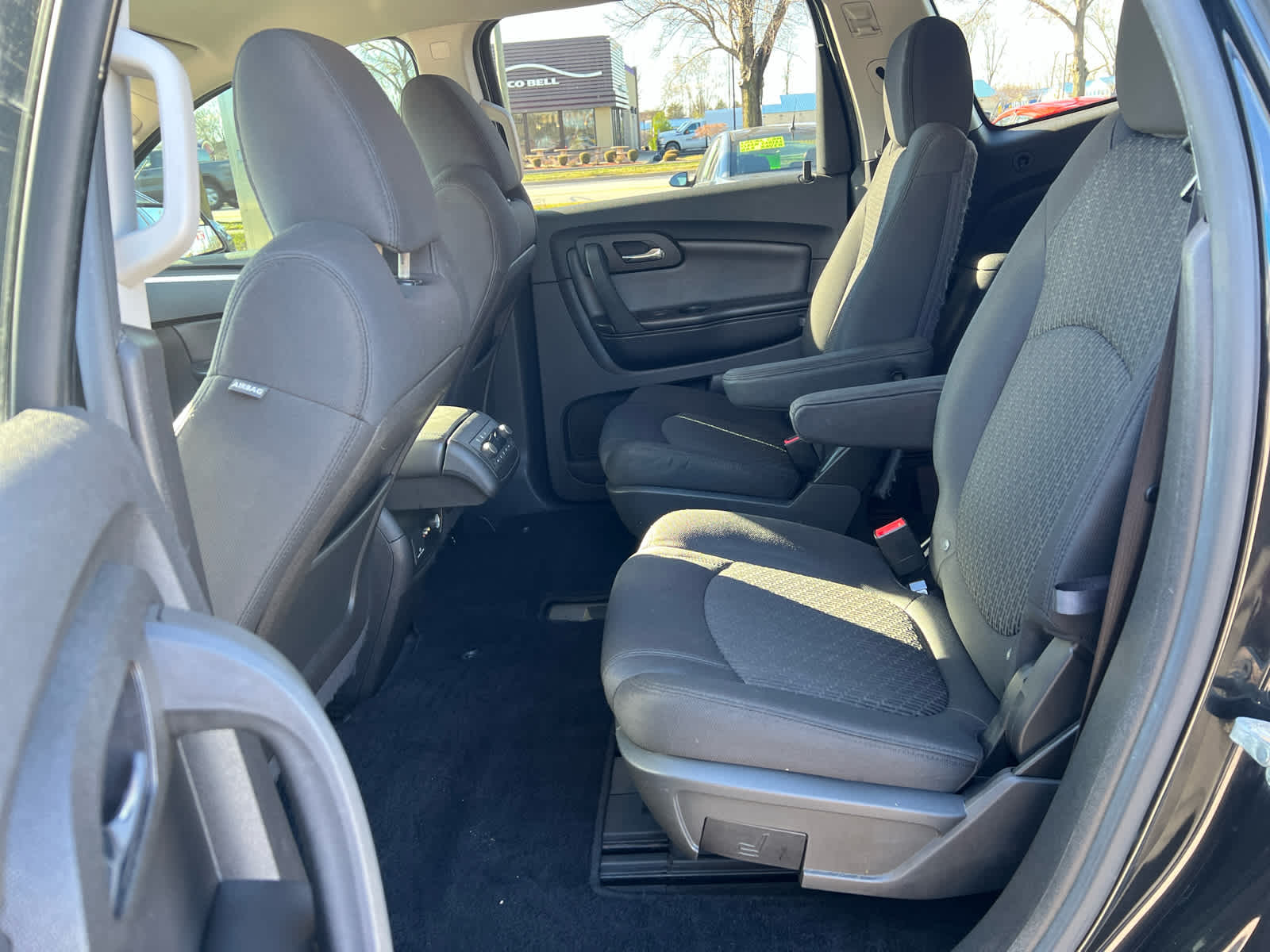 2011 Chevrolet Traverse LT w/1LT