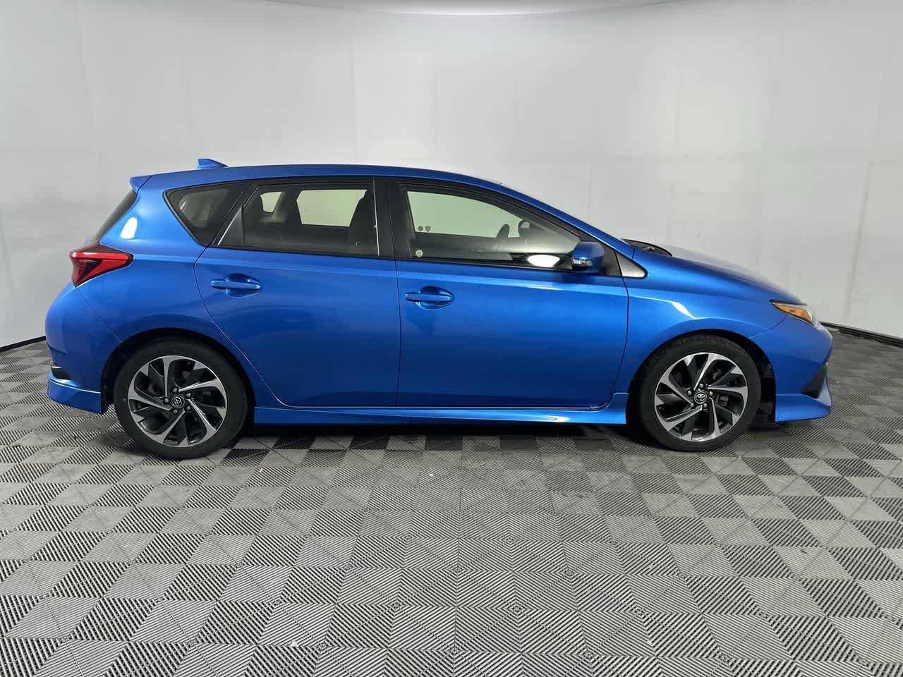 2017 Toyota Corolla iM CVT (Natl)