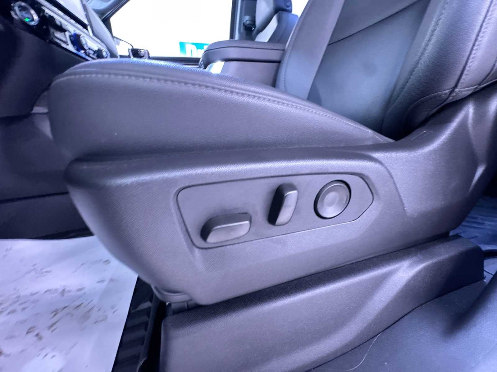 2025 Chevrolet Silverado 1500 LTZ - Photo 13