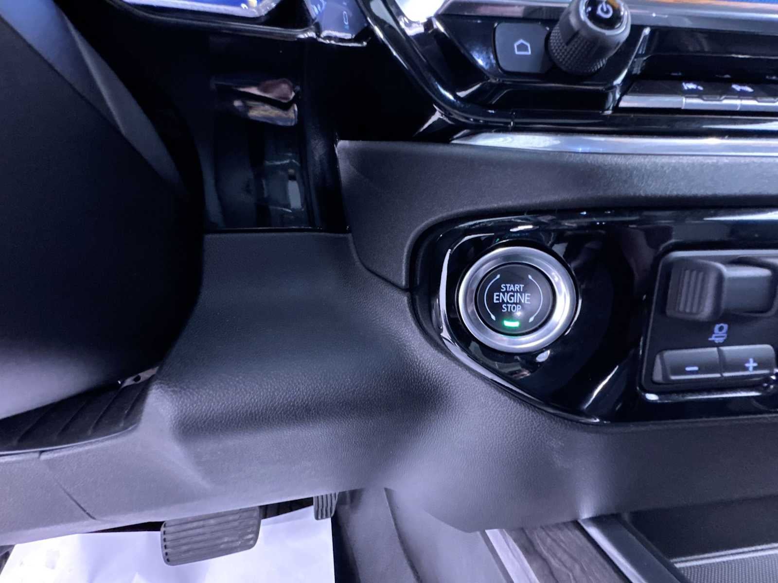 2025 Chevrolet Silverado 1500 LTZ - Photo 17