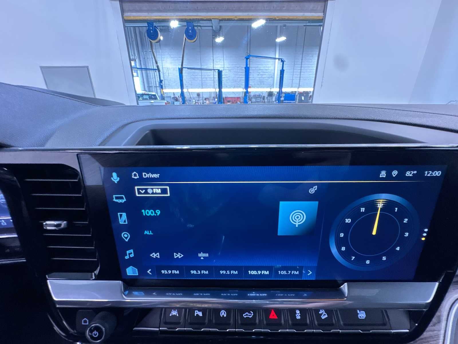 2025 Chevrolet Silverado 1500 LTZ - Photo 25