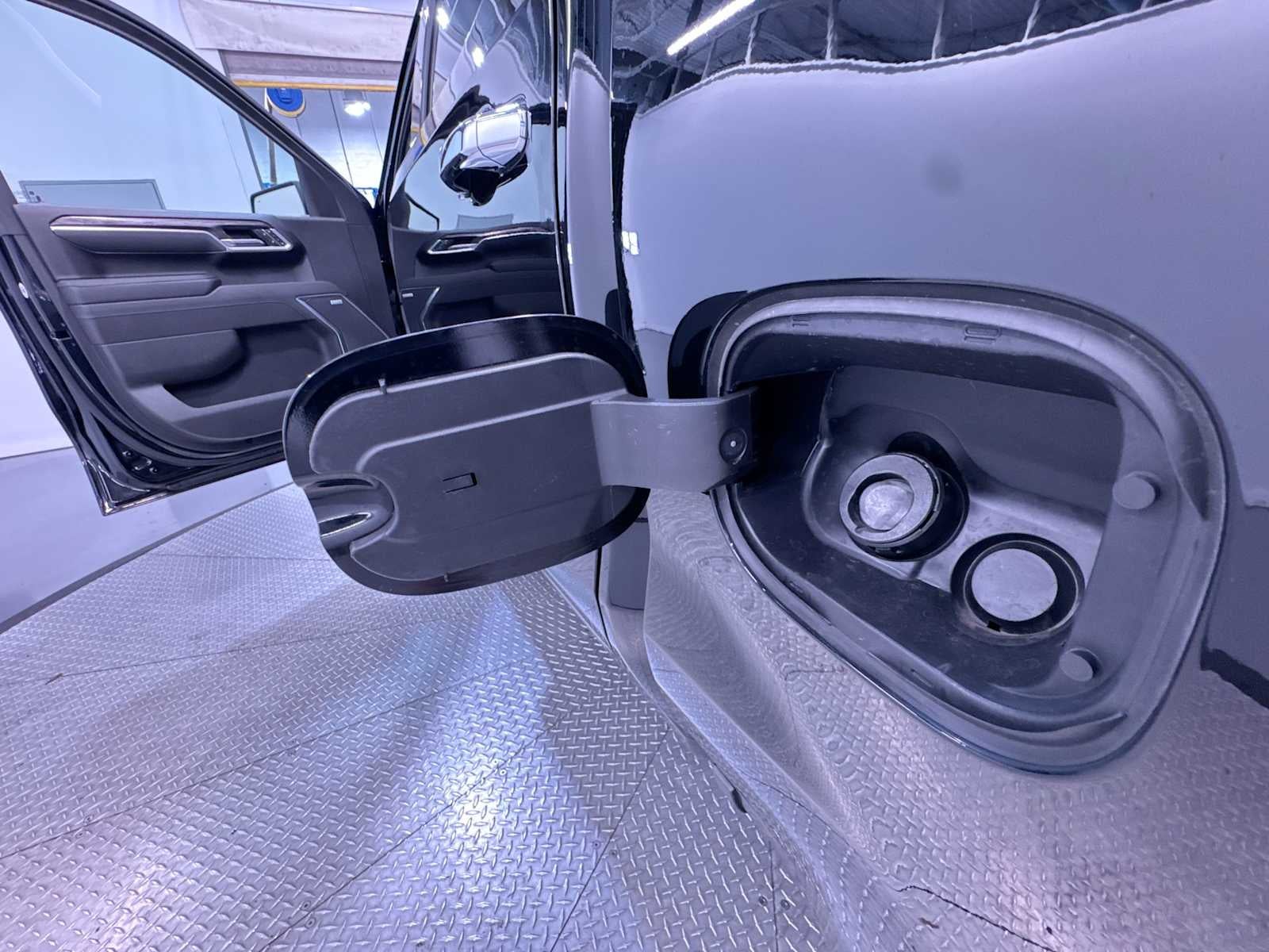 2025 Chevrolet Silverado 1500 LTZ - Photo 41