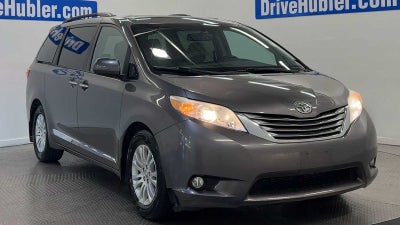 2017 Toyota Sienna XLE Auto Access Seat