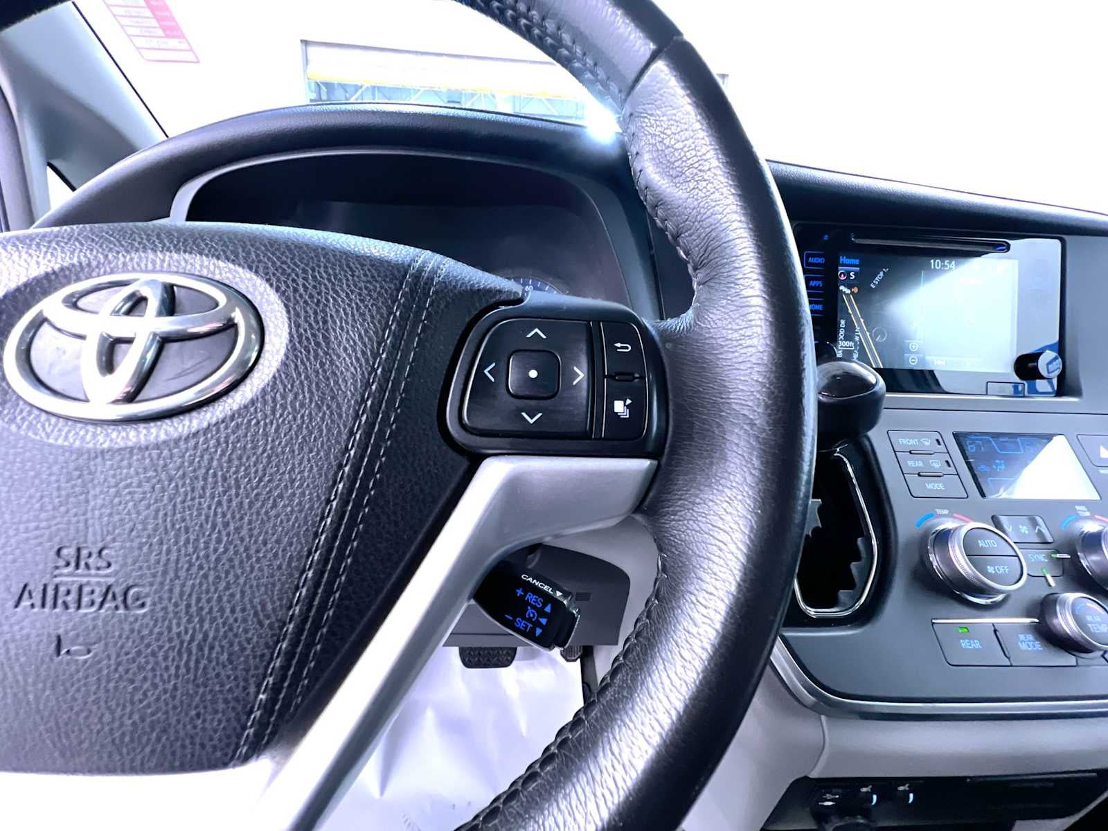2017 Toyota Sienna XLE Auto Access Seat