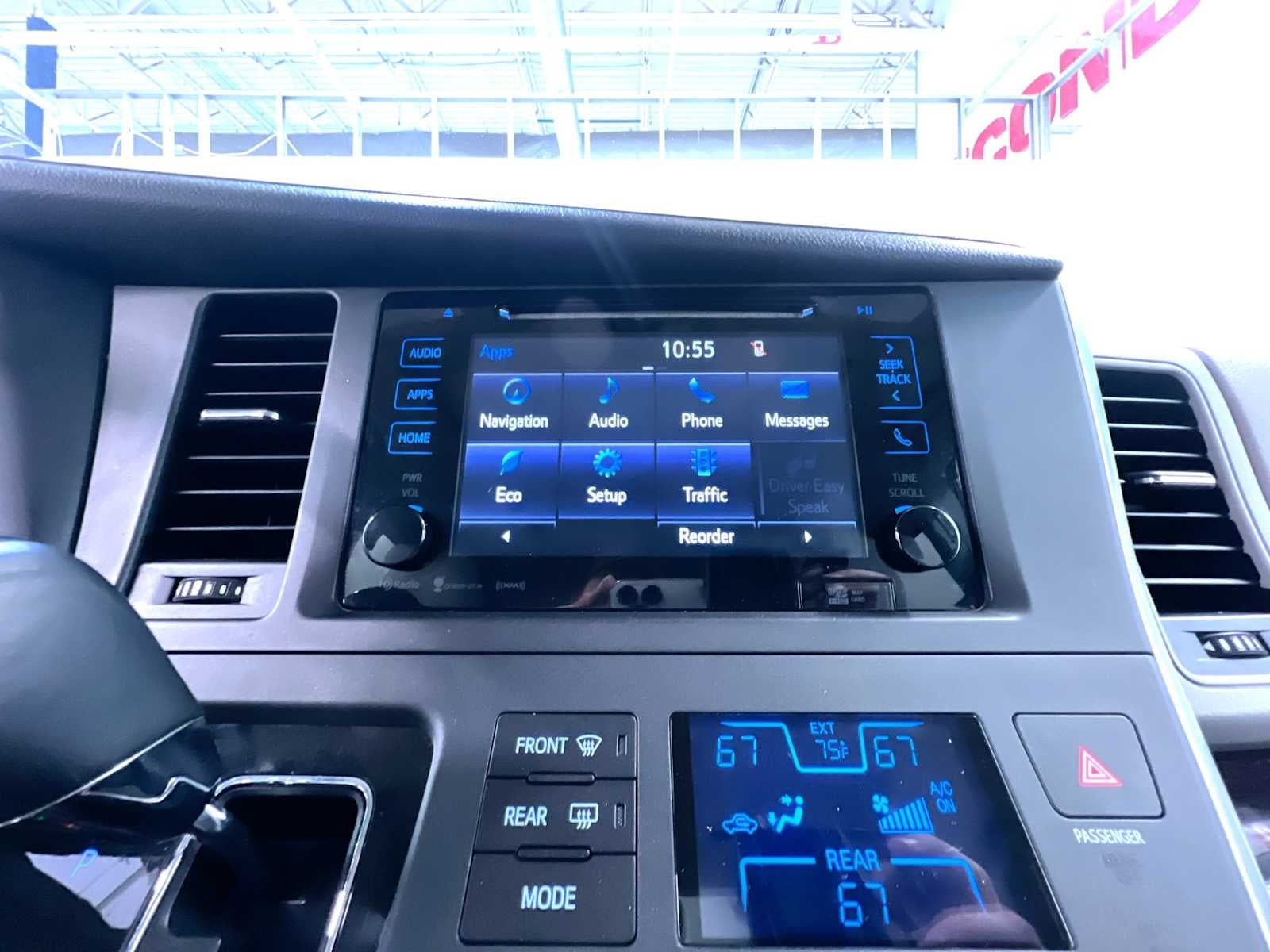 2017 Toyota Sienna XLE Auto Access Seat