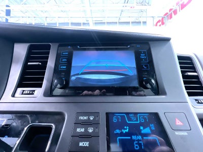 2017 Toyota Sienna XLE Auto Access Seat