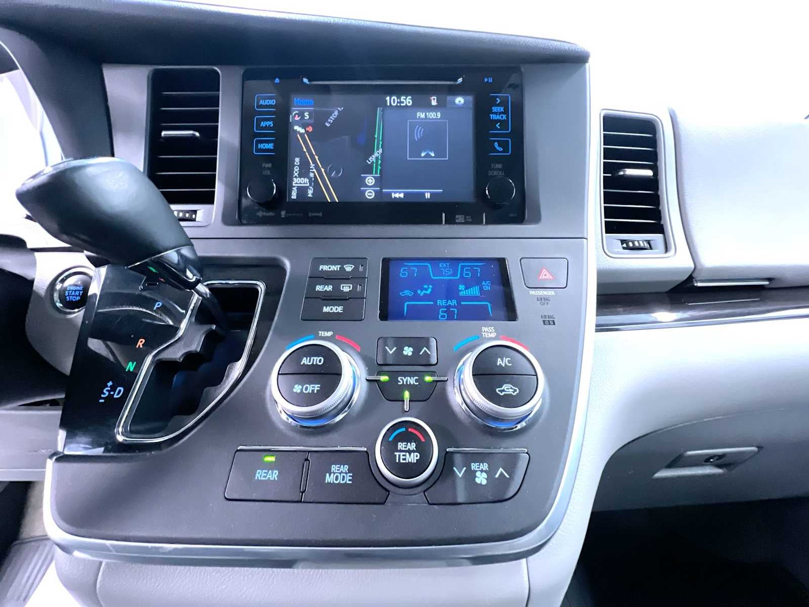 2017 Toyota Sienna XLE Auto Access Seat