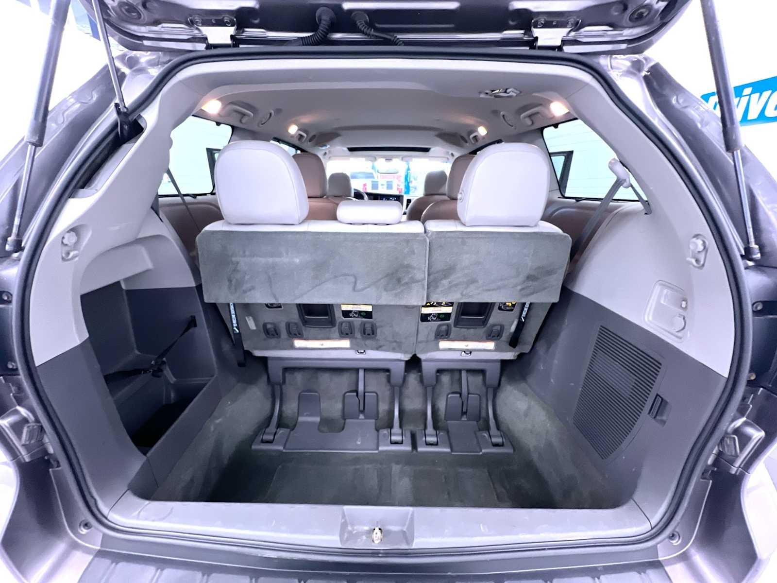 2017 Toyota Sienna XLE Auto Access Seat