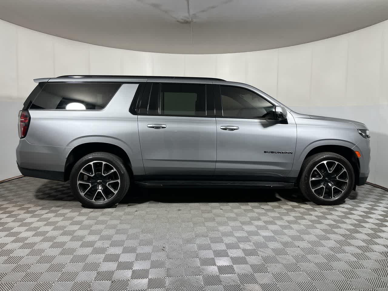 2023 Chevrolet Suburban RST