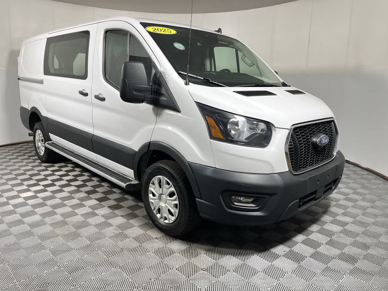 2025 Ford Transit Cargo Van T-250 130" Low Rf 9070 GVWR RWD