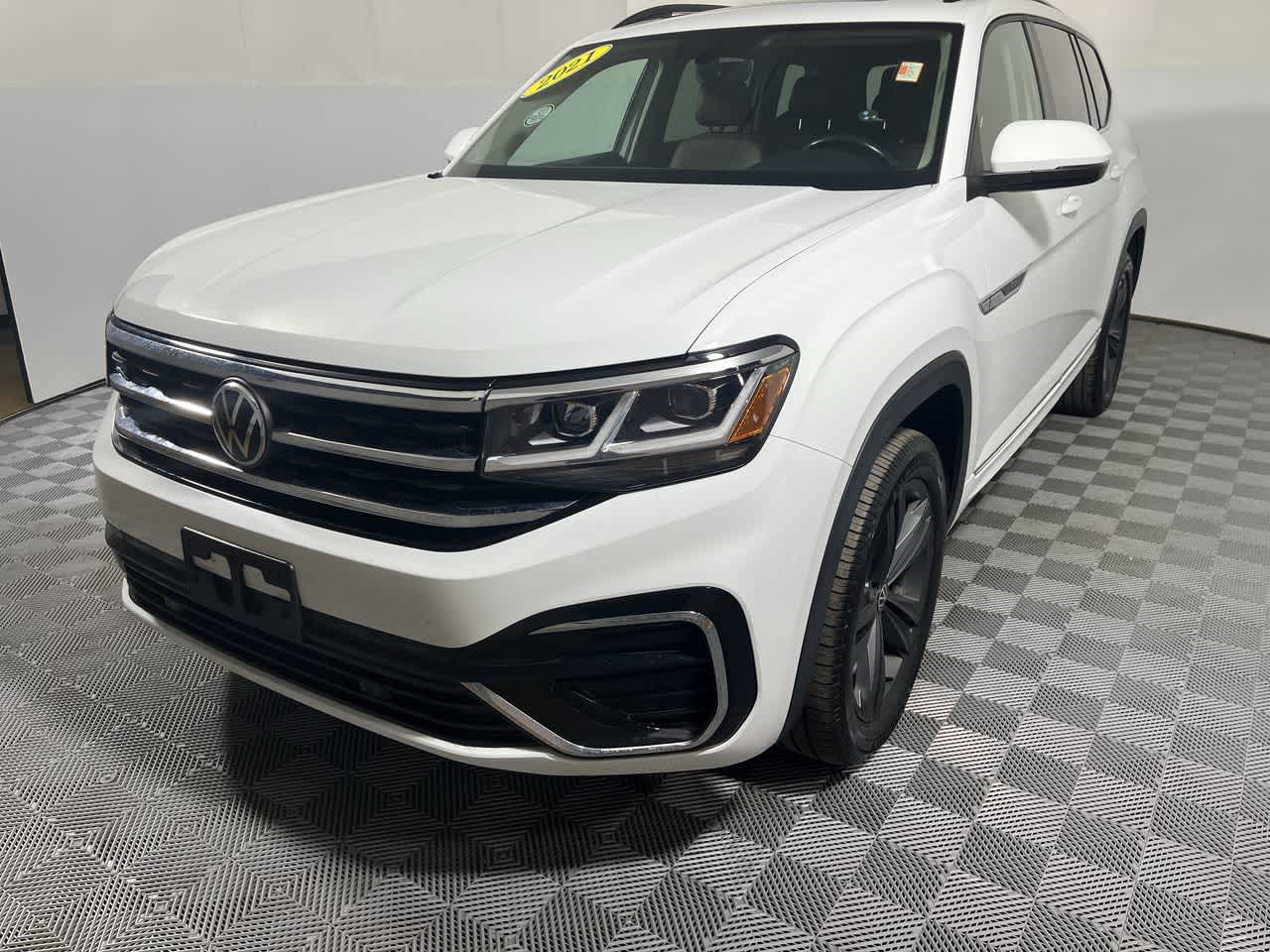 2021 Volkswagen Atlas 3.6L V6 SE w/Technology R-Line