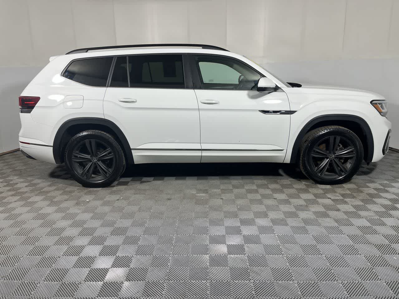 2021 Volkswagen Atlas 3.6L V6 SE w/Technology R-Line