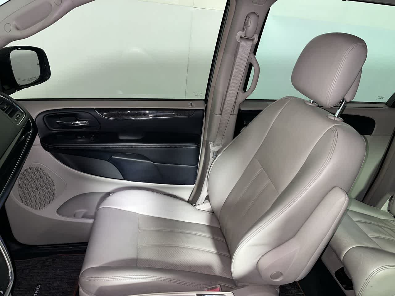 2011 Chrysler Town & Country Touring-L