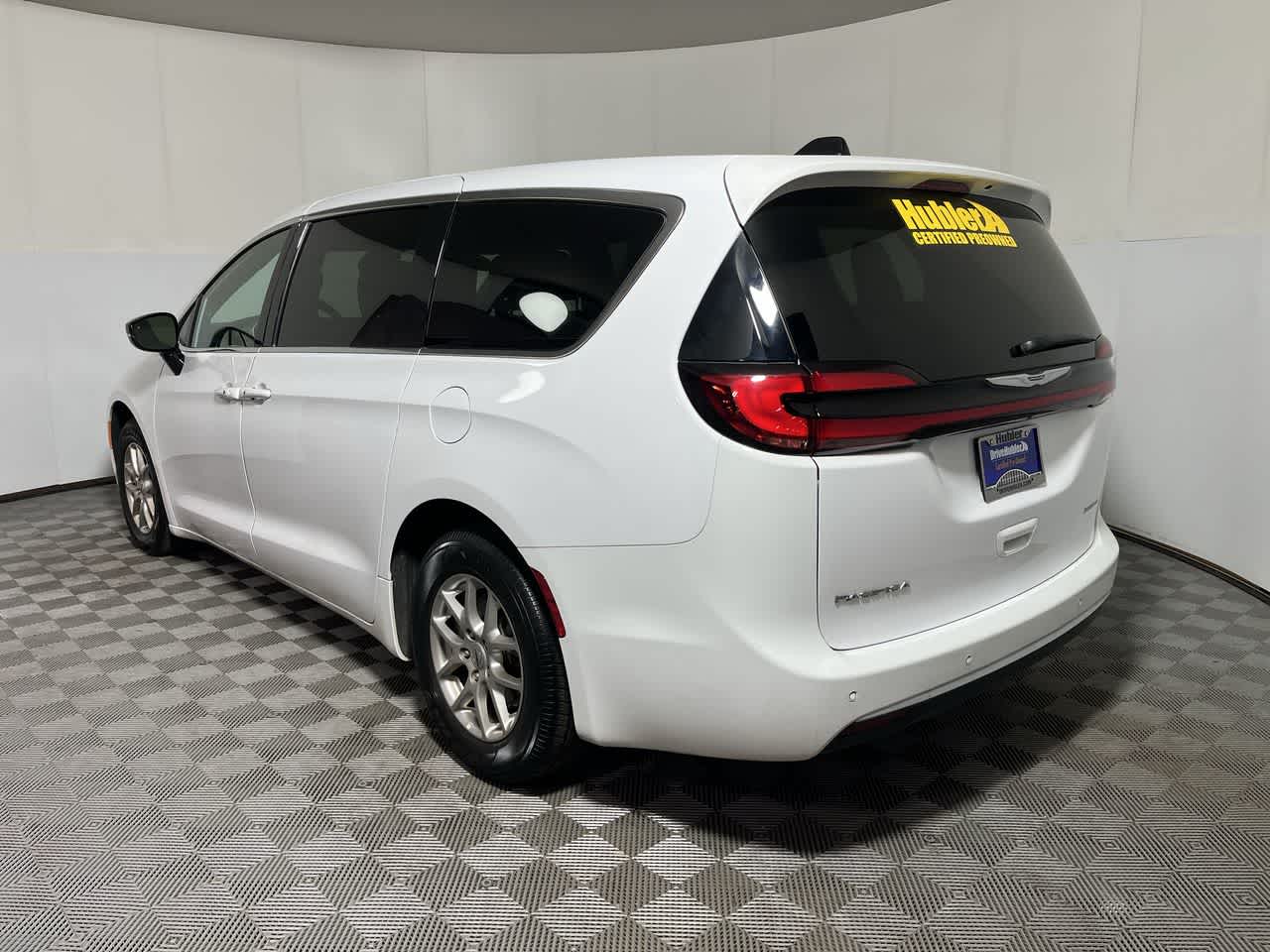 2025 Chrysler Pacifica Select