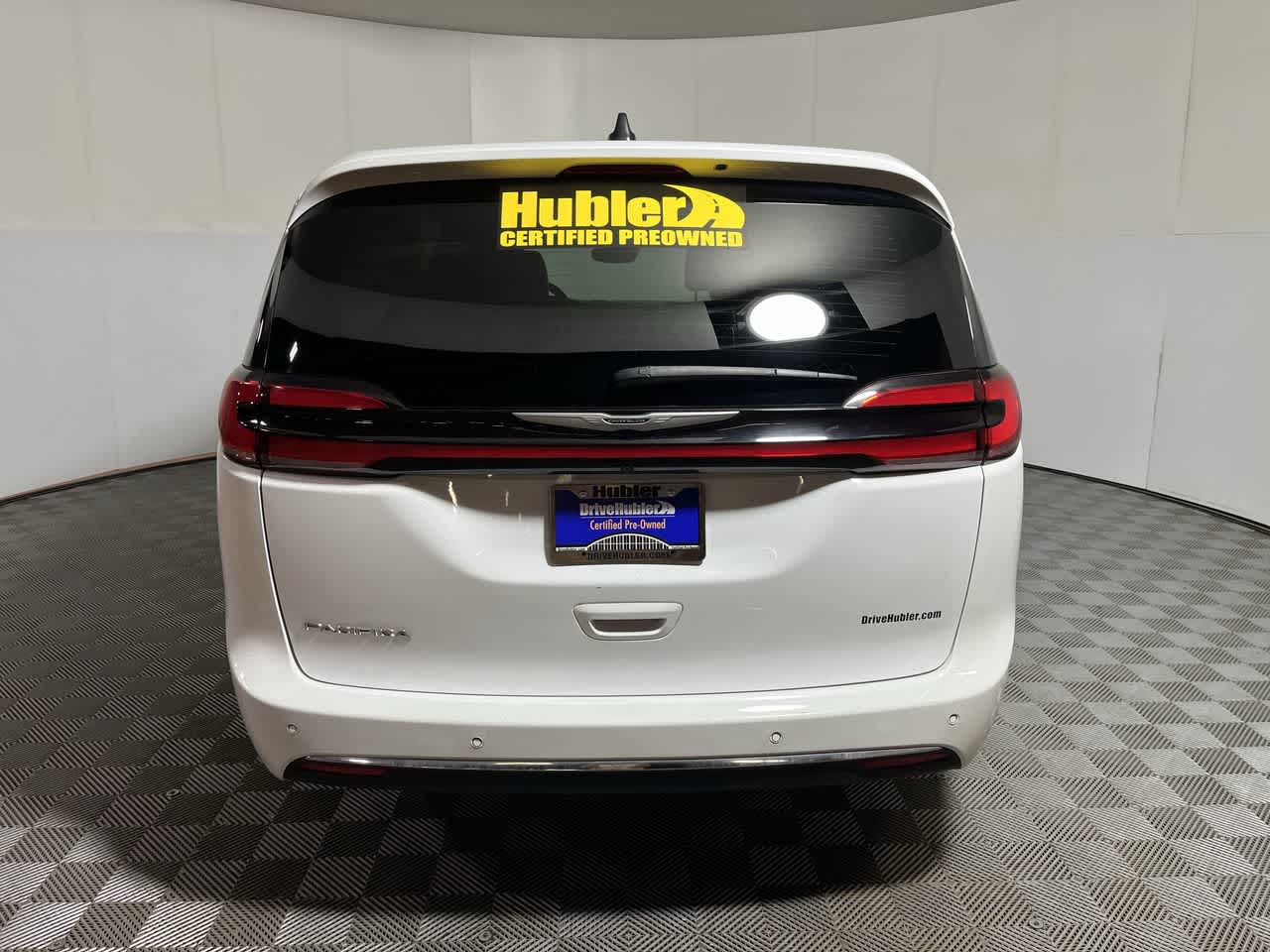 2025 Chrysler Pacifica Select