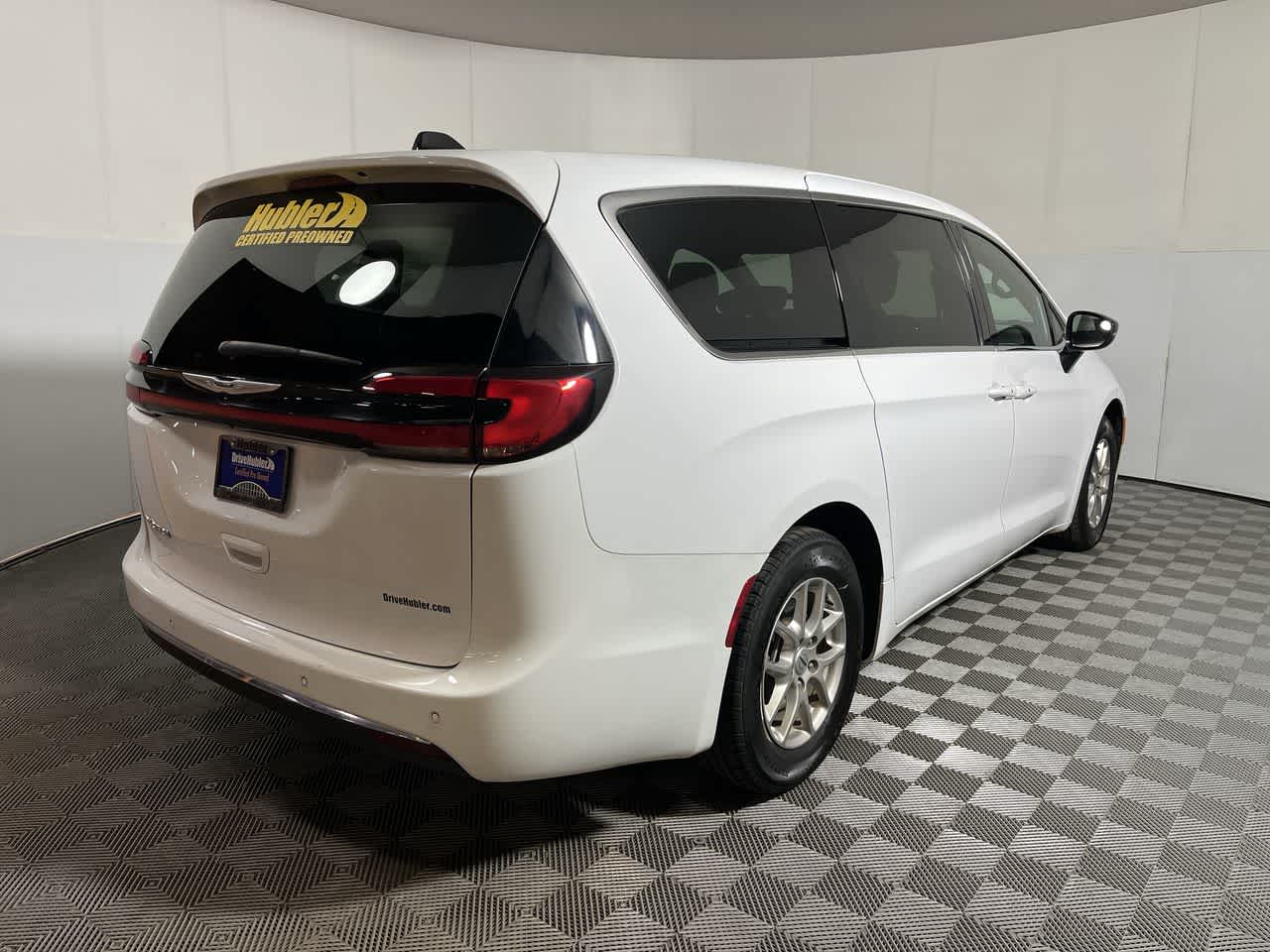2025 Chrysler Pacifica Select